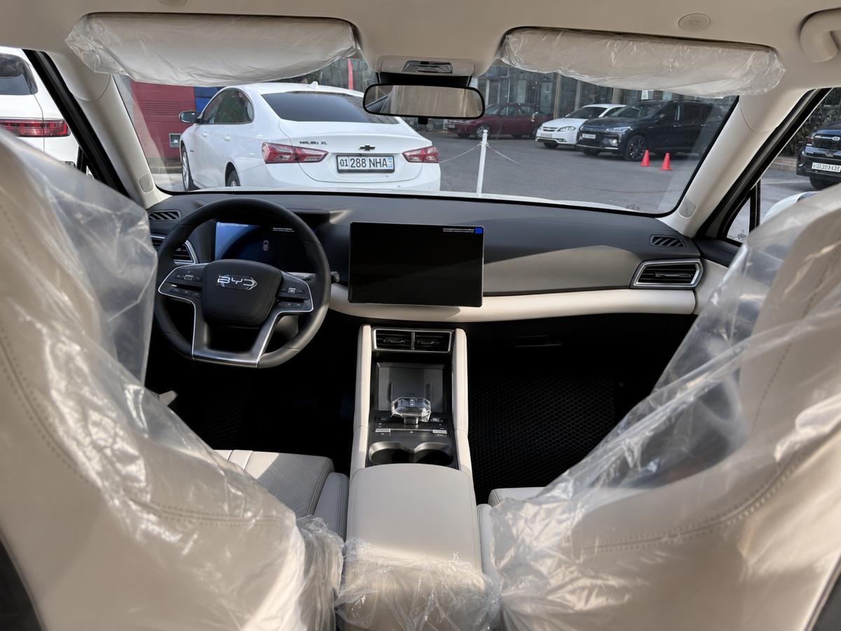 BYD Yuan Up EV nasiyaga Toshkentda — rakurs 4