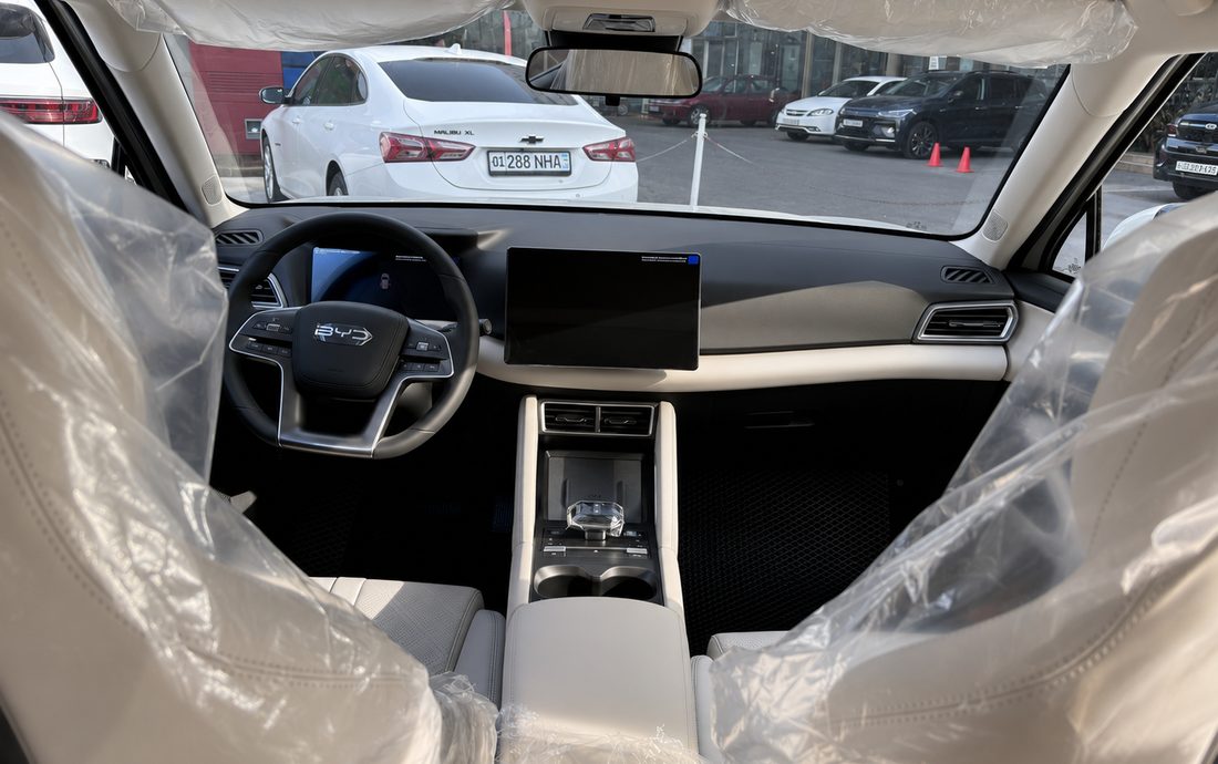 BYD Yuan Up Hybrid (DM-i) nasiyaga Toshkentda — rakurs 4