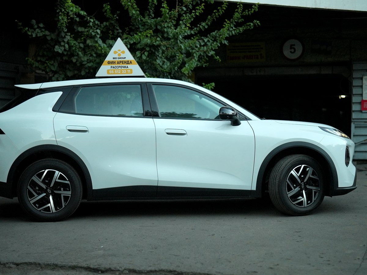 Changan Nevo Q05 nasiyaga Toshkentda — rakurs 2